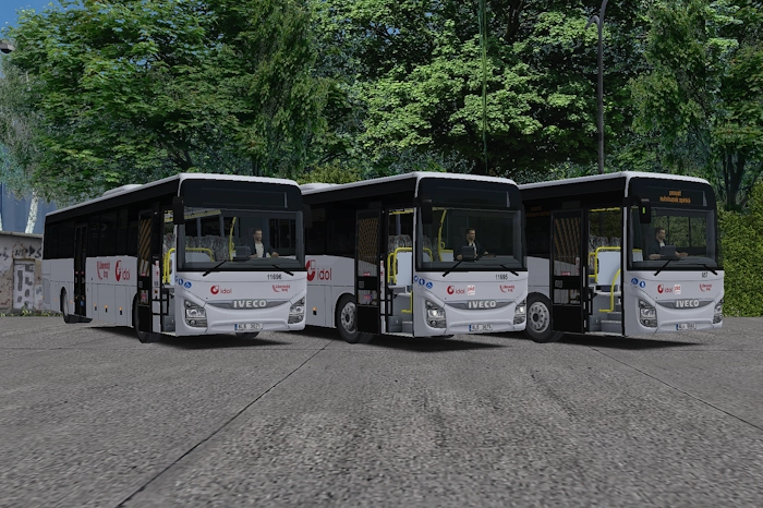 Balíček 3. vozů u ČSAD Liberec.